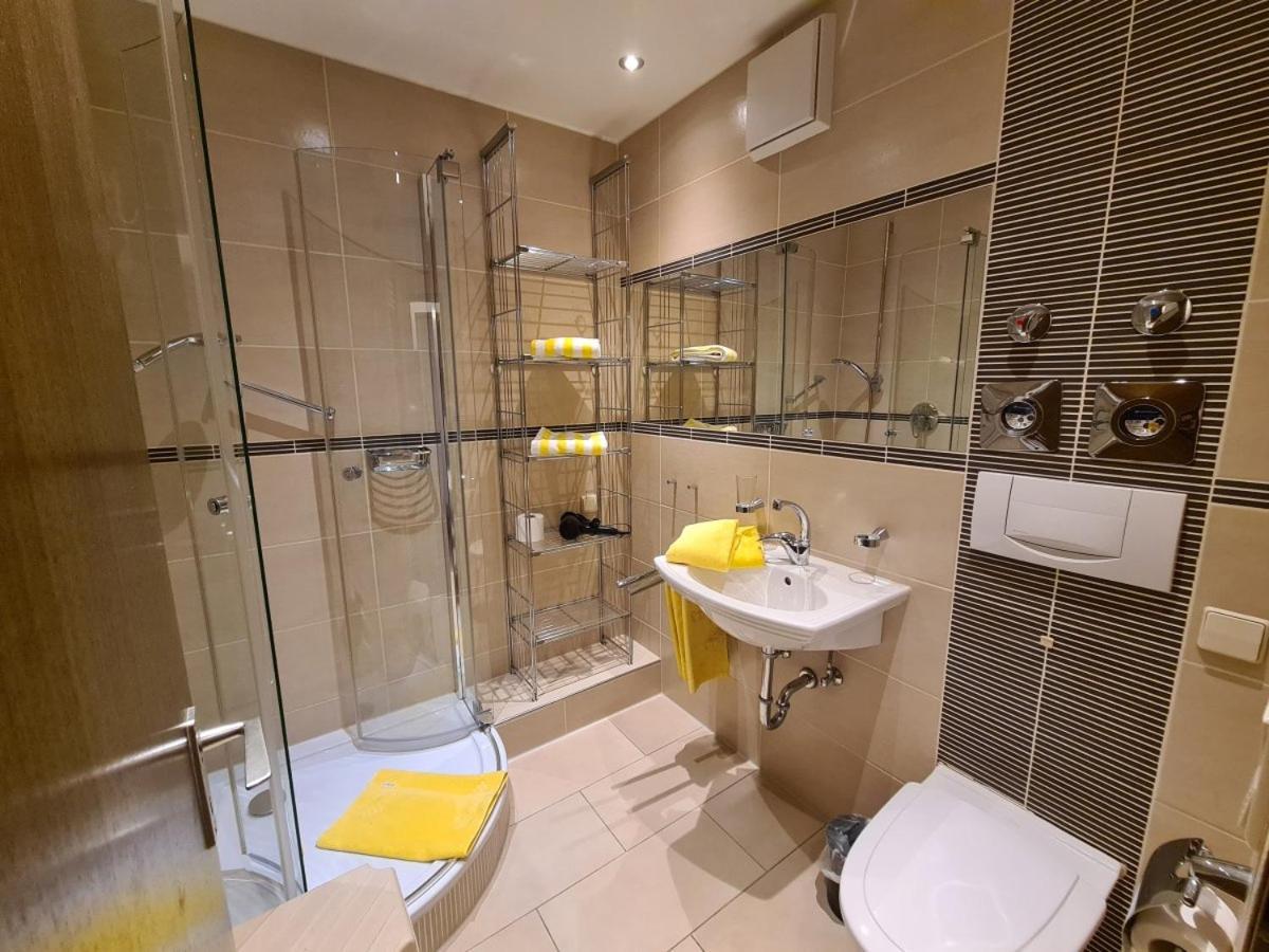 Montana Haus, A14, A17, B4 Oder C8 Apartment *